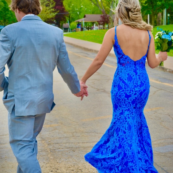 Prom - Picture 2 of 4